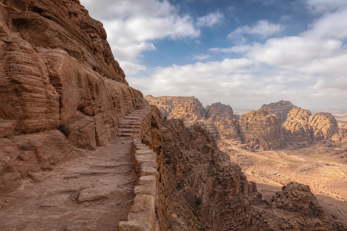 A hiking trail above Petra's main site